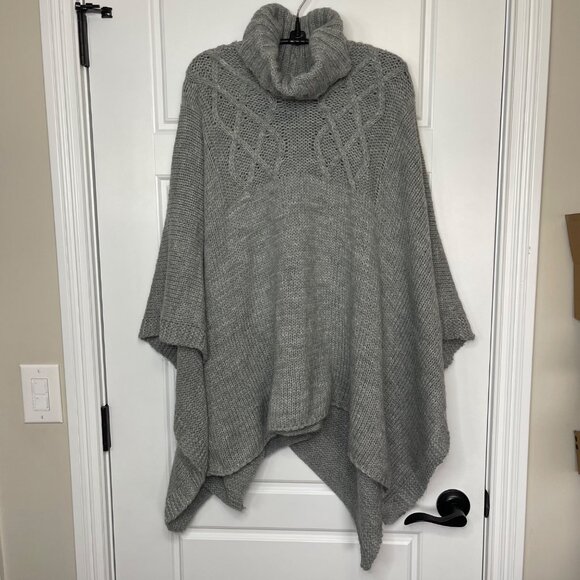 BCBGMAXAZRIA Cable Knit Turtleneck Poncho Sweater Cape Women's One Size Gray - Picture 2 of 9